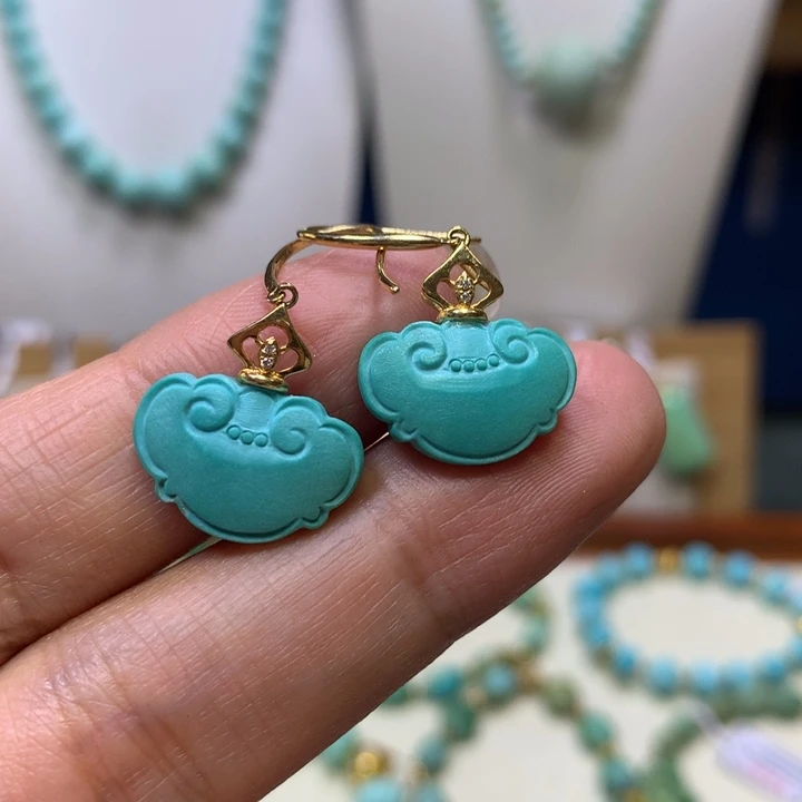 绿松石18K金镶嵌福锁耳坠