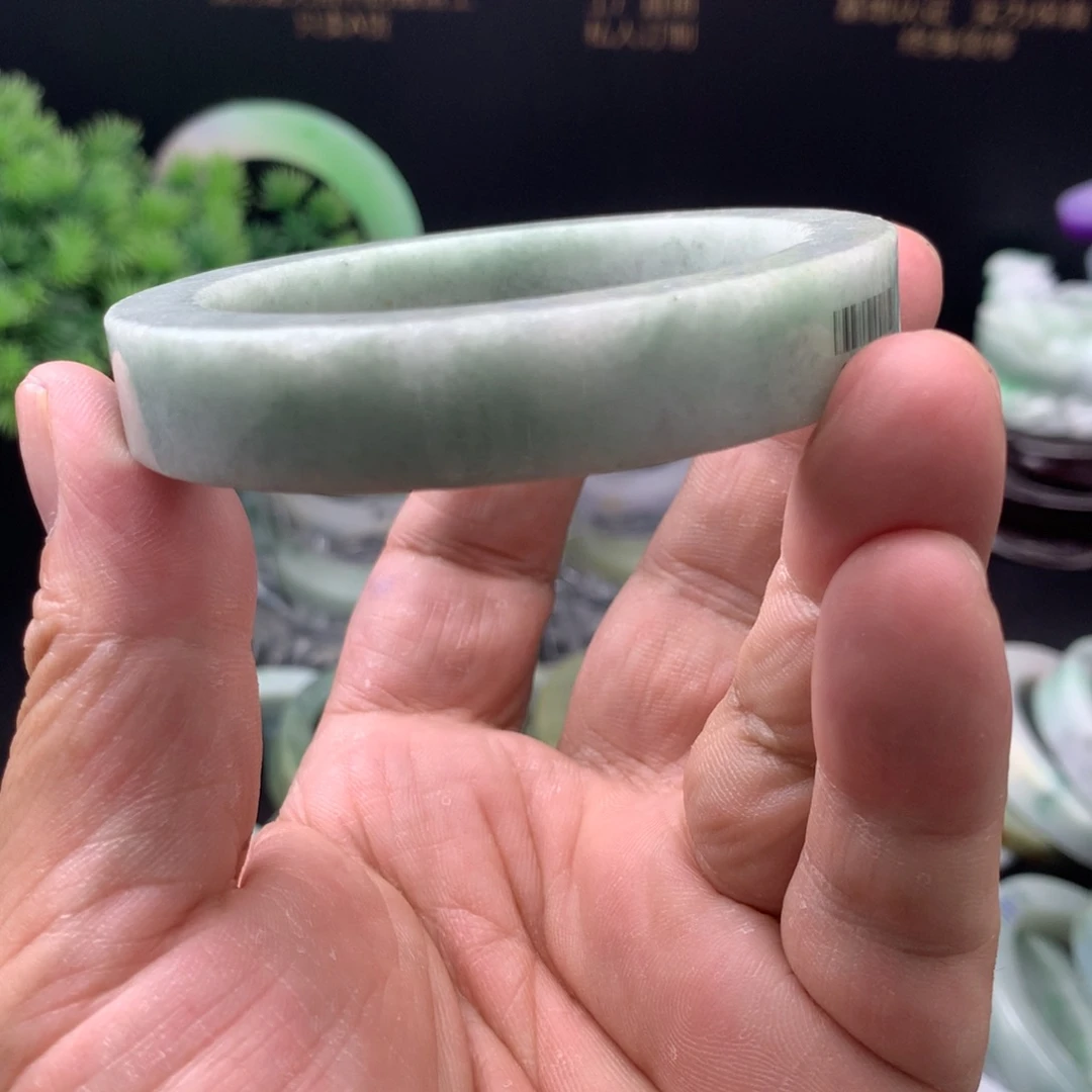 定制翡翠未镶嵌手镯