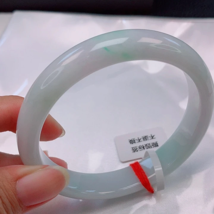 T***y未镶嵌手镯翡翠61圈