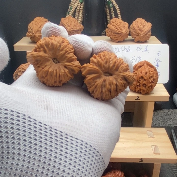 文玩核桃吊坠一***界南疆石40