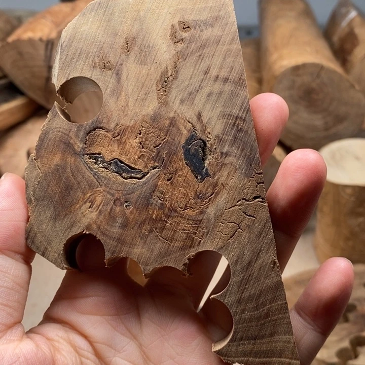 檀香木无事牌老黑油阴沉土埋车珠饼浓郁奶药香带一点61克