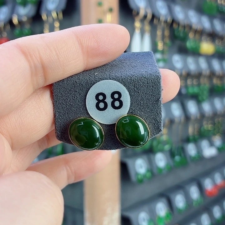 和田玉18K金镶嵌耳饰