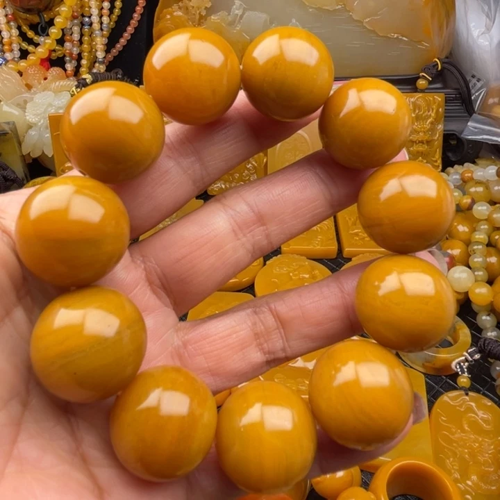 未镶嵌石英质玉（黄龙玉）颈饰