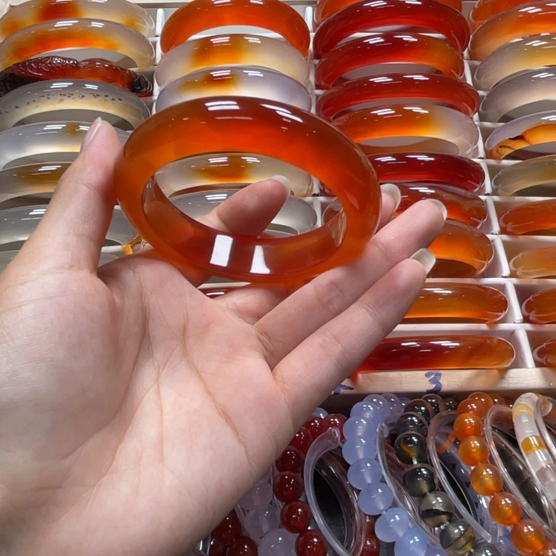 妞***姐玛瑙/玉髓未镶嵌手镯