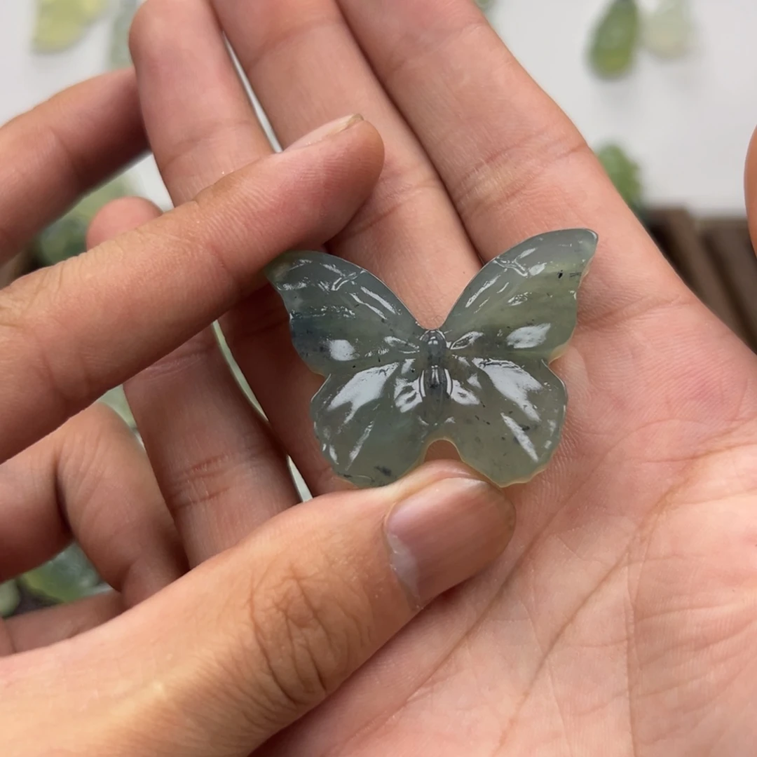 蛇纹石玉合金颈饰蝴蝶