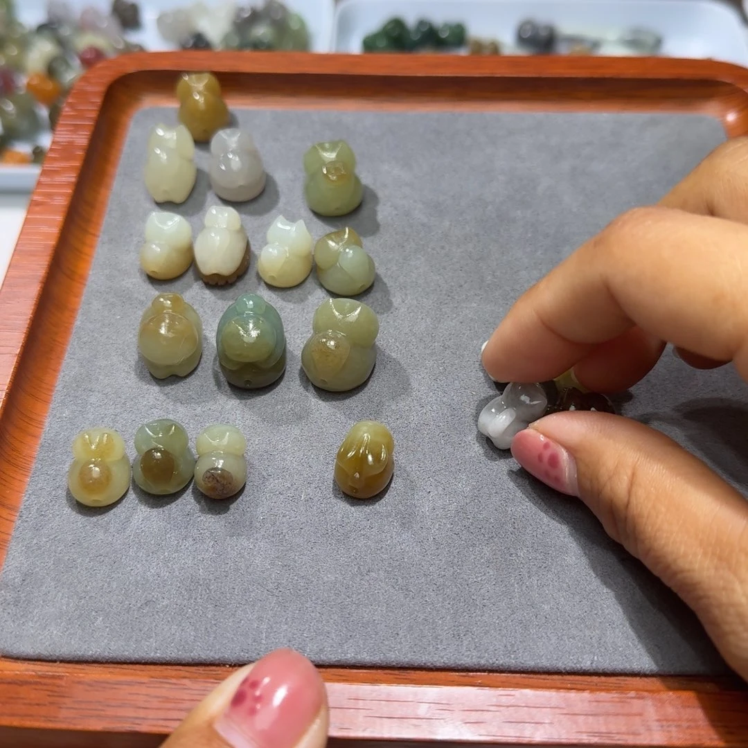 多***亿和田玉未镶嵌珠宝奇石