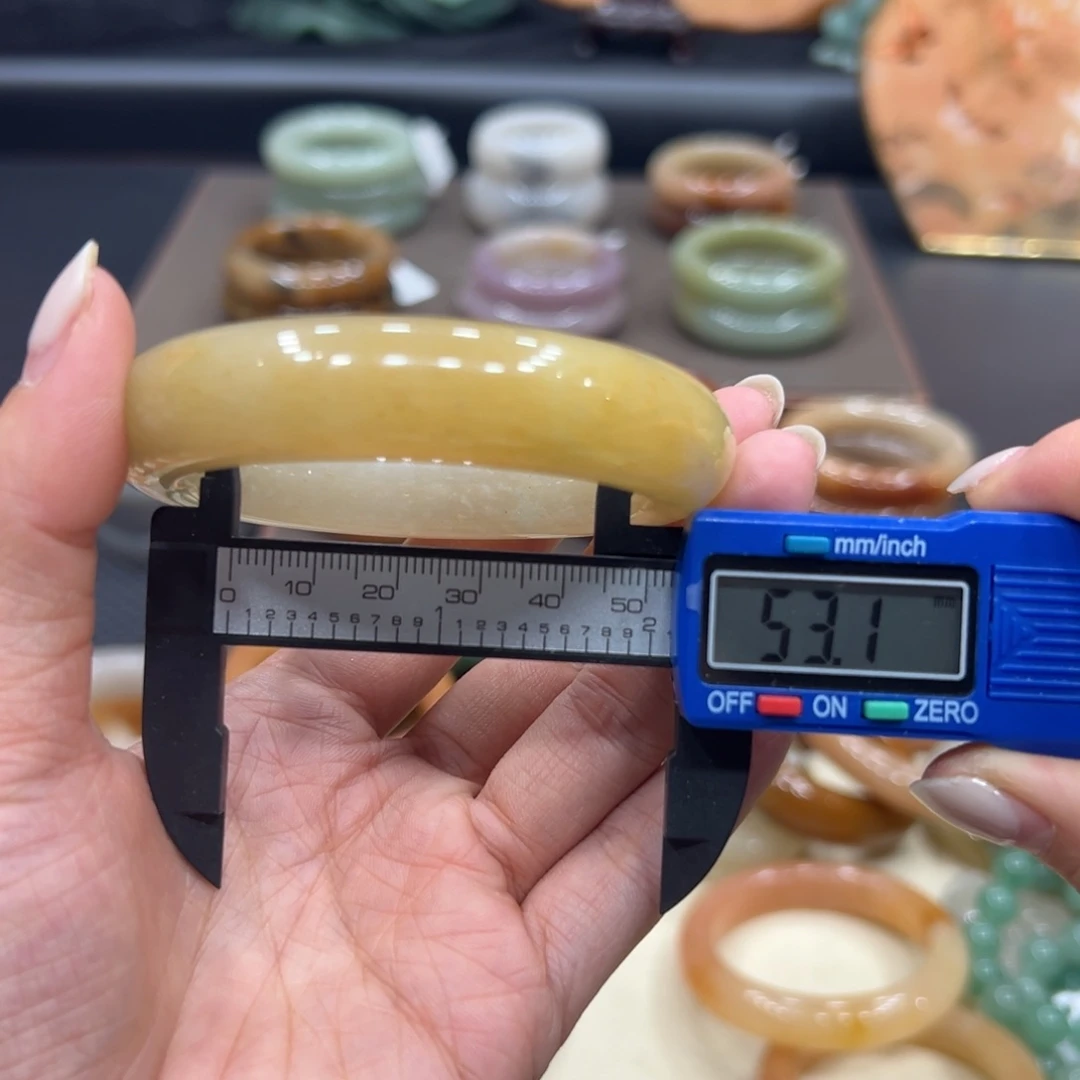 石英质玉未镶嵌手镯