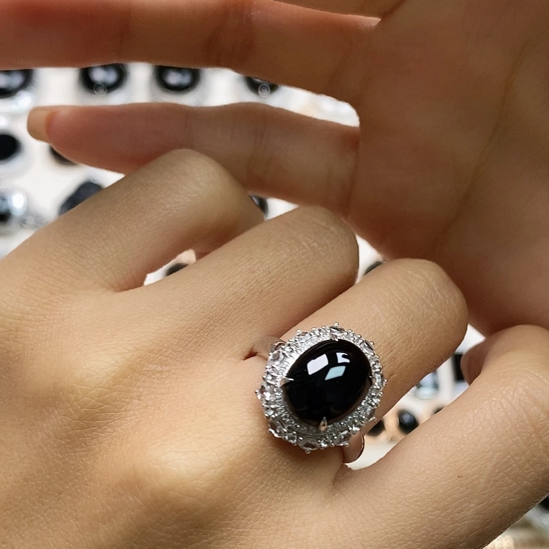 翡翠18K金镶嵌戒指