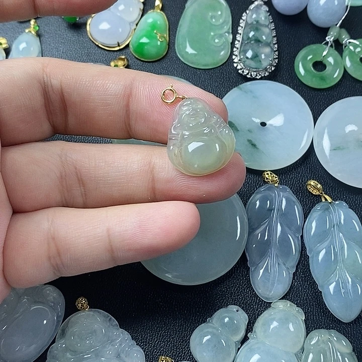 翡翠18K金镶嵌颈饰佛公