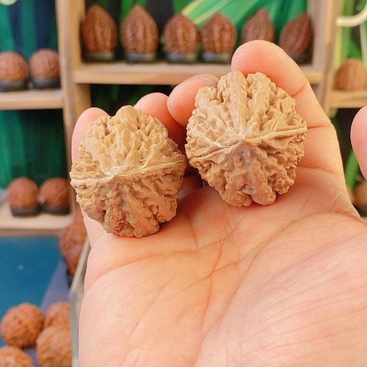 文玩核桃吊坠89粗筋虎头