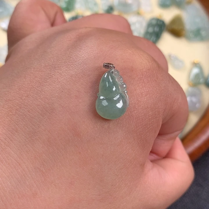 翡翠颈饰18K金镶嵌葫芦