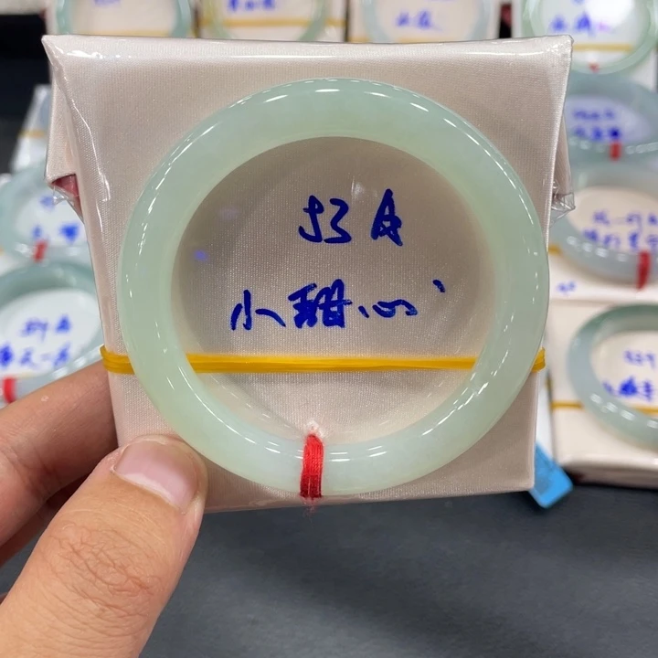 翡翠手镯未镶嵌缅甸翡翠