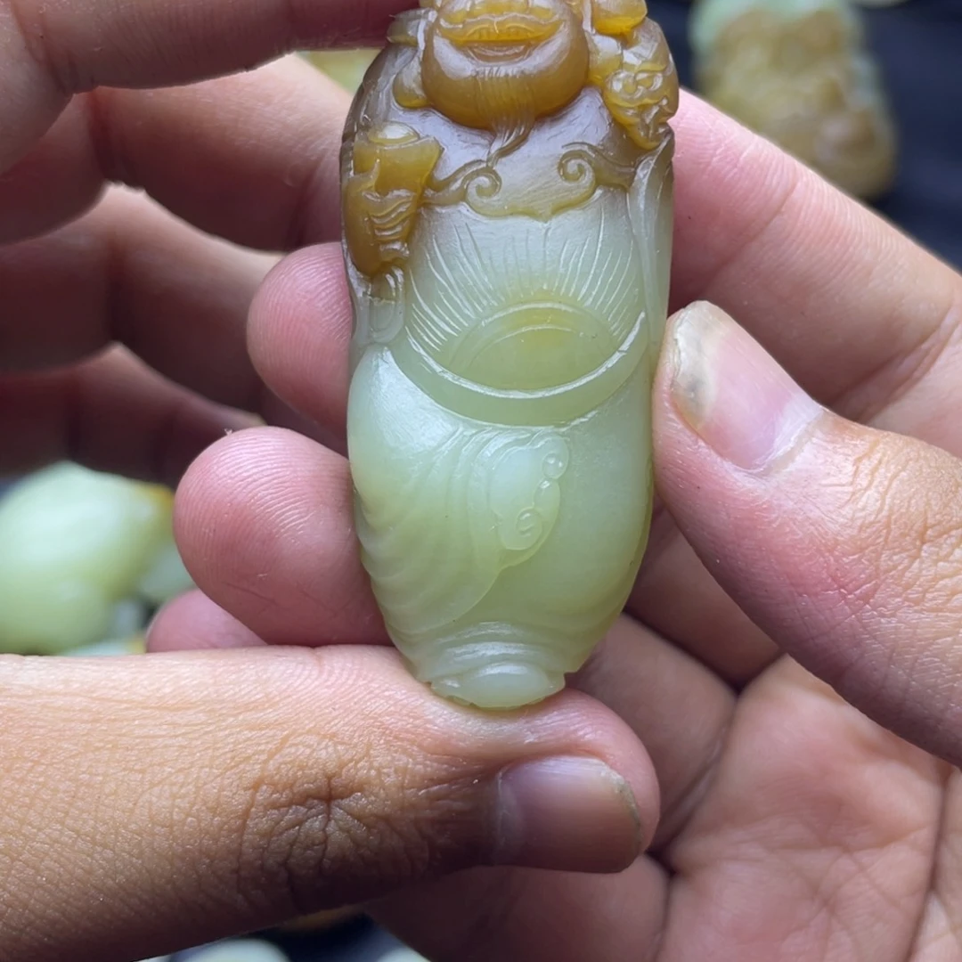 和田玉（糖玉）未镶嵌挂件