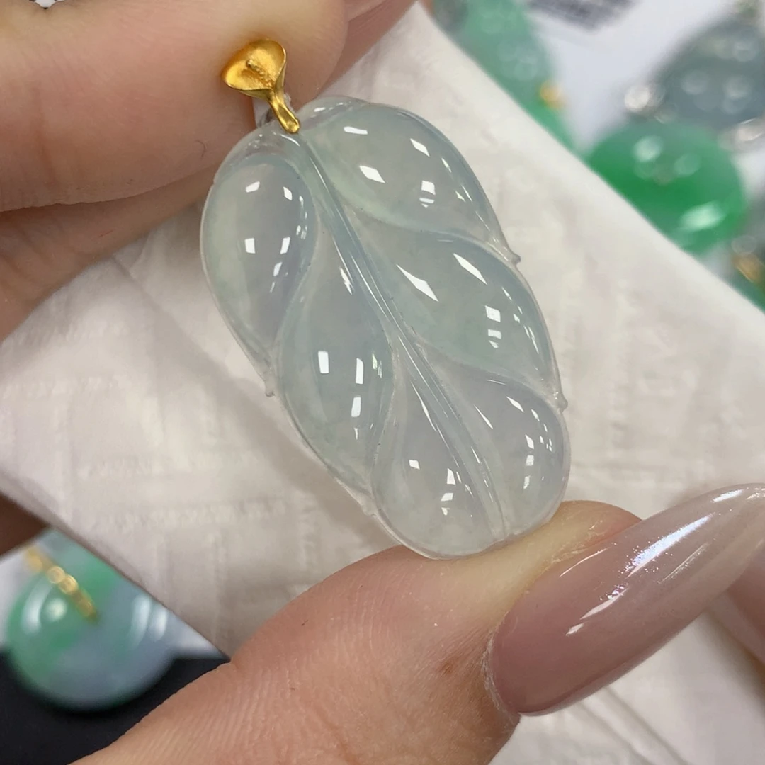 颈饰18K金镶嵌翡翠