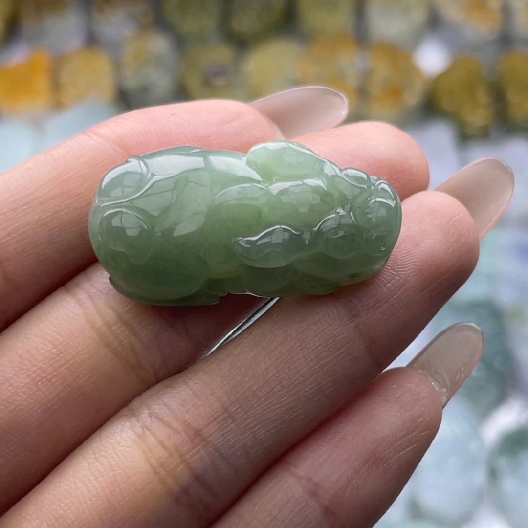 可***座翡翠未镶嵌颈饰貔貅