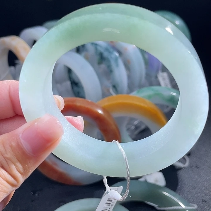 定制翡翠未镶嵌翡翠手镯