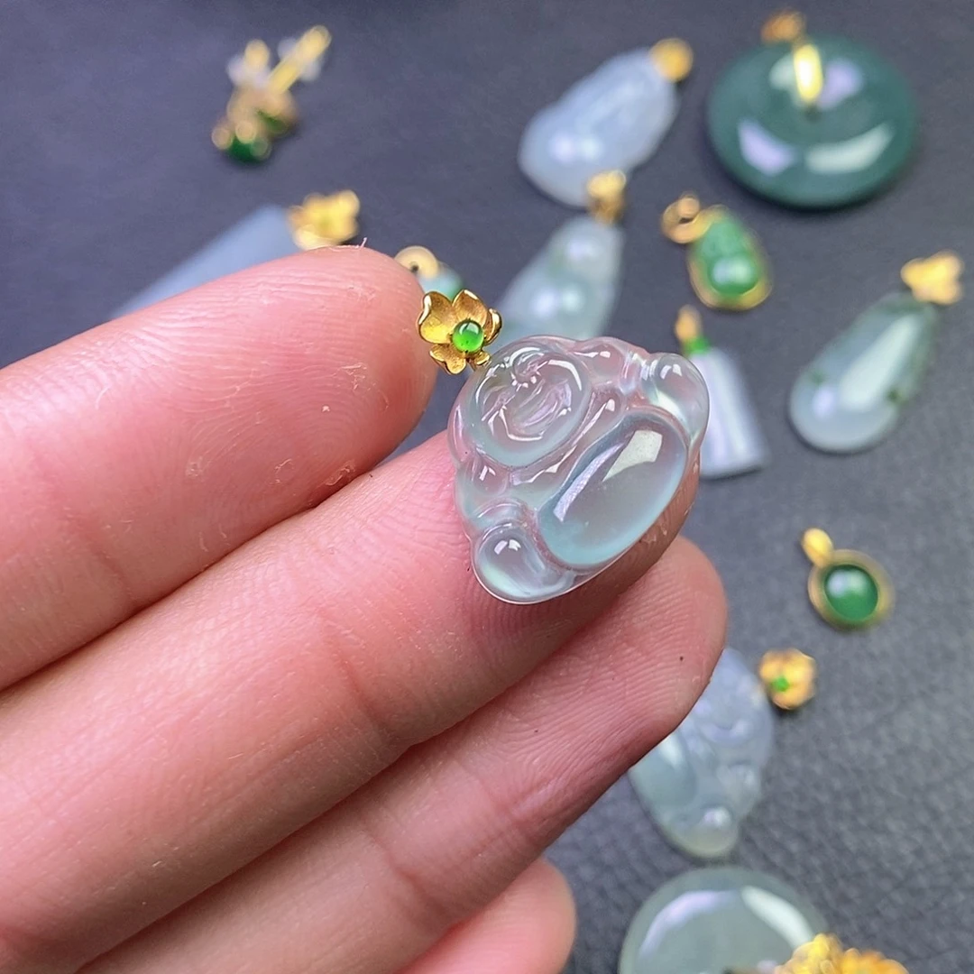 颈饰18K金镶嵌翡翠