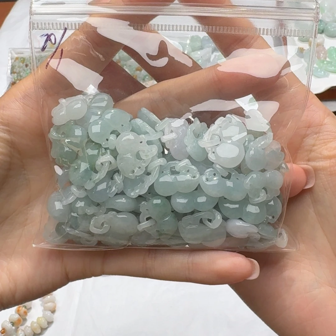 未镶嵌挂件翡翠福利1个，不包邮，拍一单邮费发货