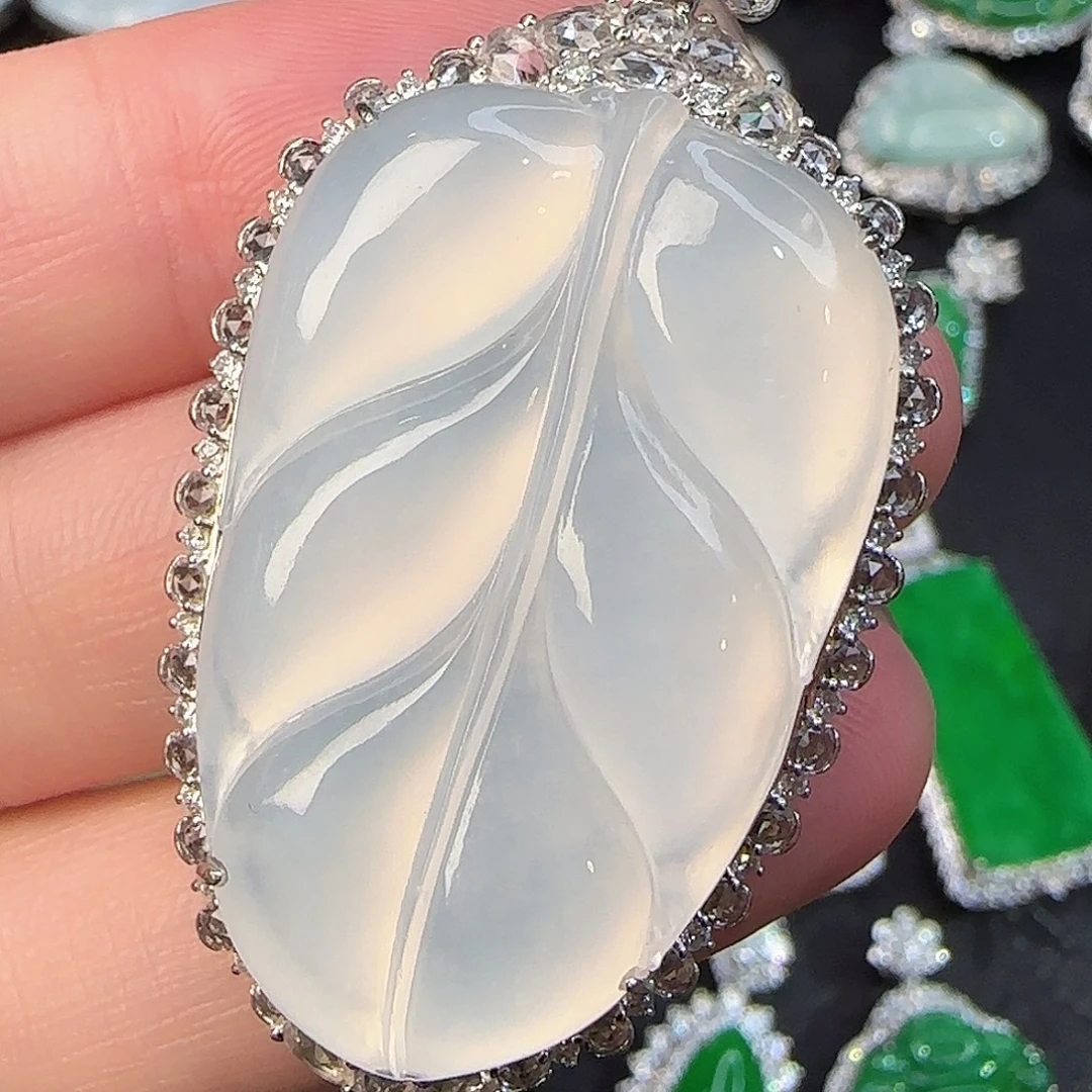 翡翠18K金镶嵌颈饰