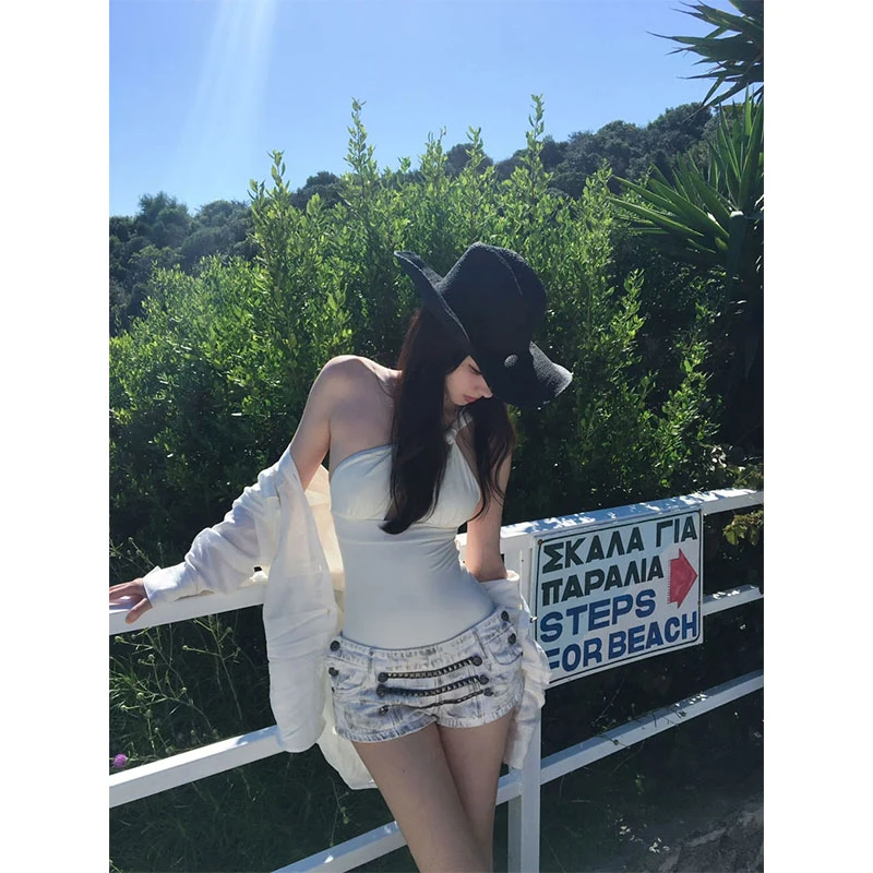 2025年夏季新款ins气质薄款防晒衬衫女设计感镂空背心配高腰短裤