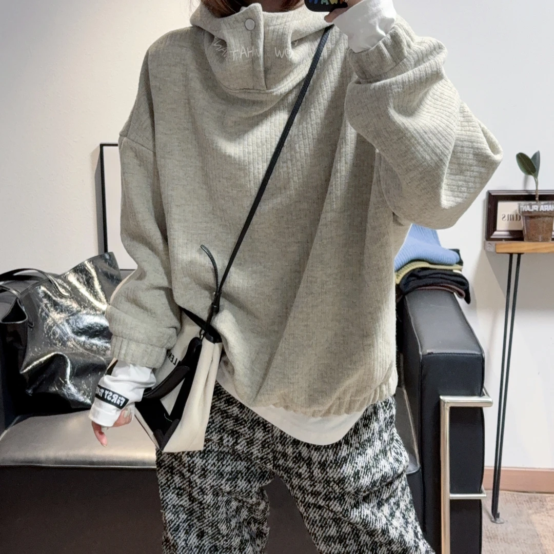 2024冬季新款设计师款超洋气半高领连帽卫衣女宽松显瘦保暖半系扣