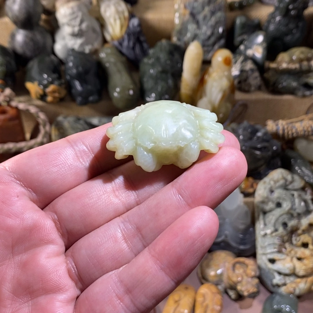未镶嵌透闪石质玉挂件