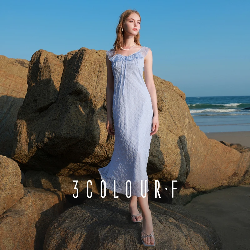三彩独醒2025夏季新款法式度假风连衣裙花边系带方领长裙女F