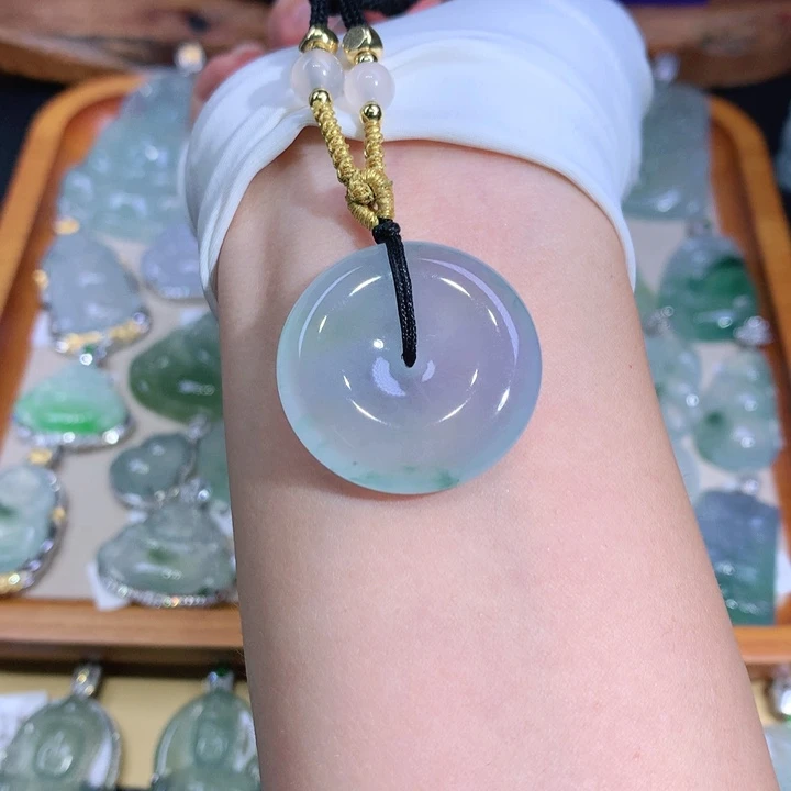 翡翠未镶嵌颈饰平安扣