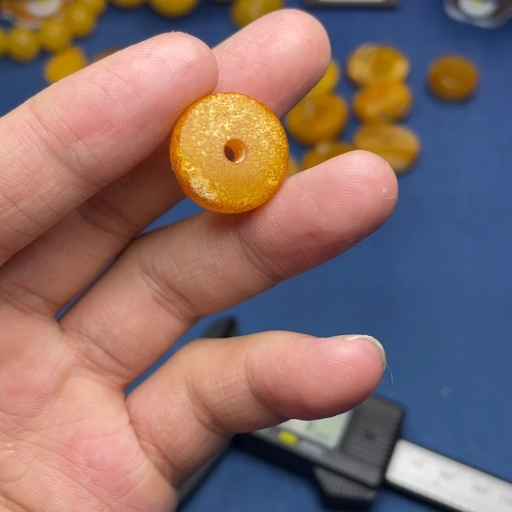 未镶嵌琥珀珠宝奇石