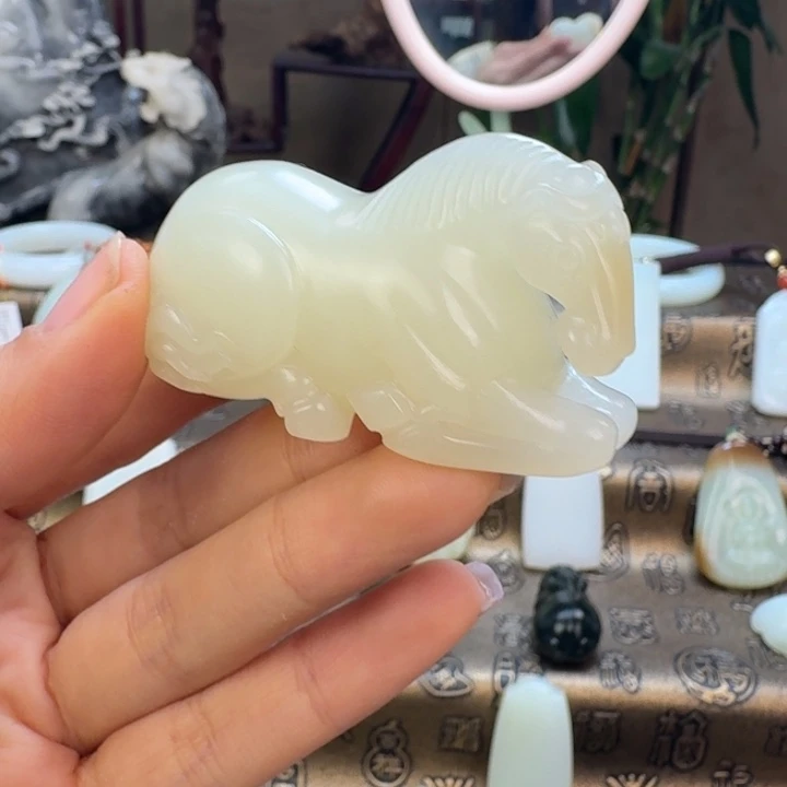 陈***拉和田玉未镶嵌颈饰