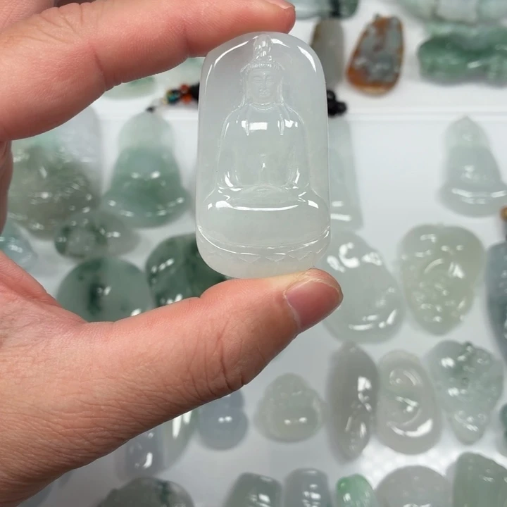 翡翠未镶嵌颈饰素衣观音