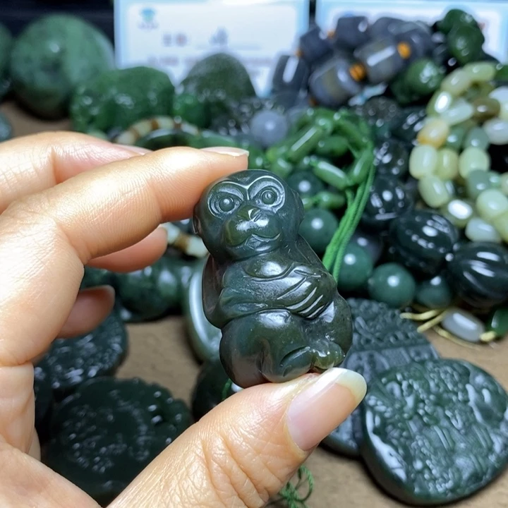 颈饰未镶嵌和田玉
