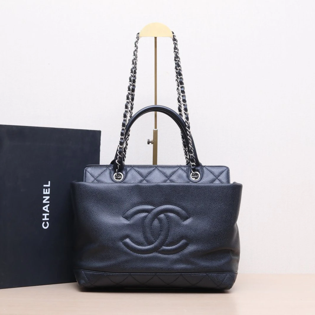95新 Chanel/香奈儿 小花黑黑 16开 银扣 浮雕双C LOGO 托特包