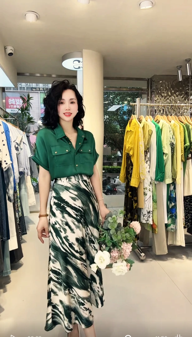 585*复古绿色缎面短袖衬衫