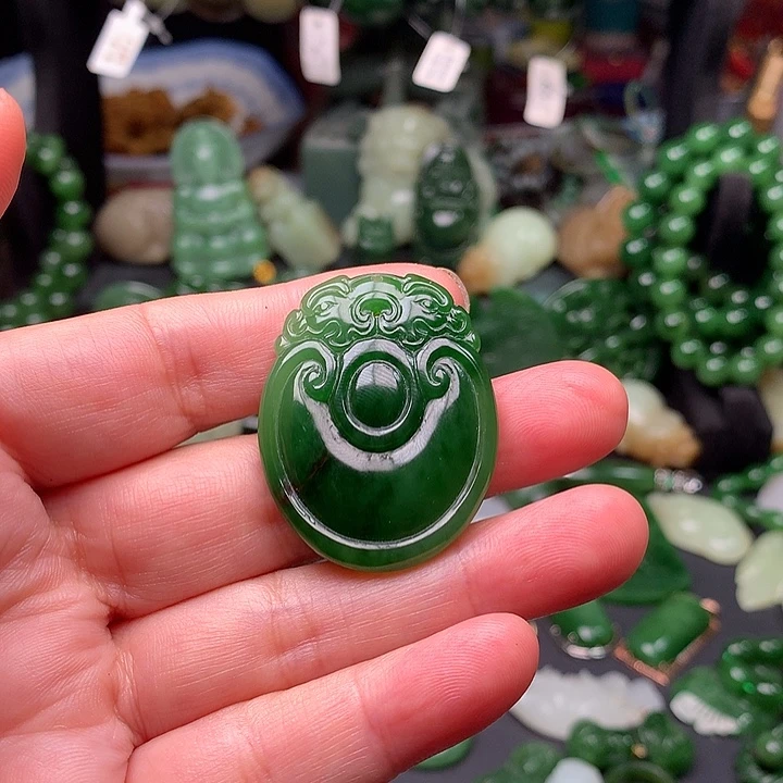 太***下和田玉未镶嵌颈饰