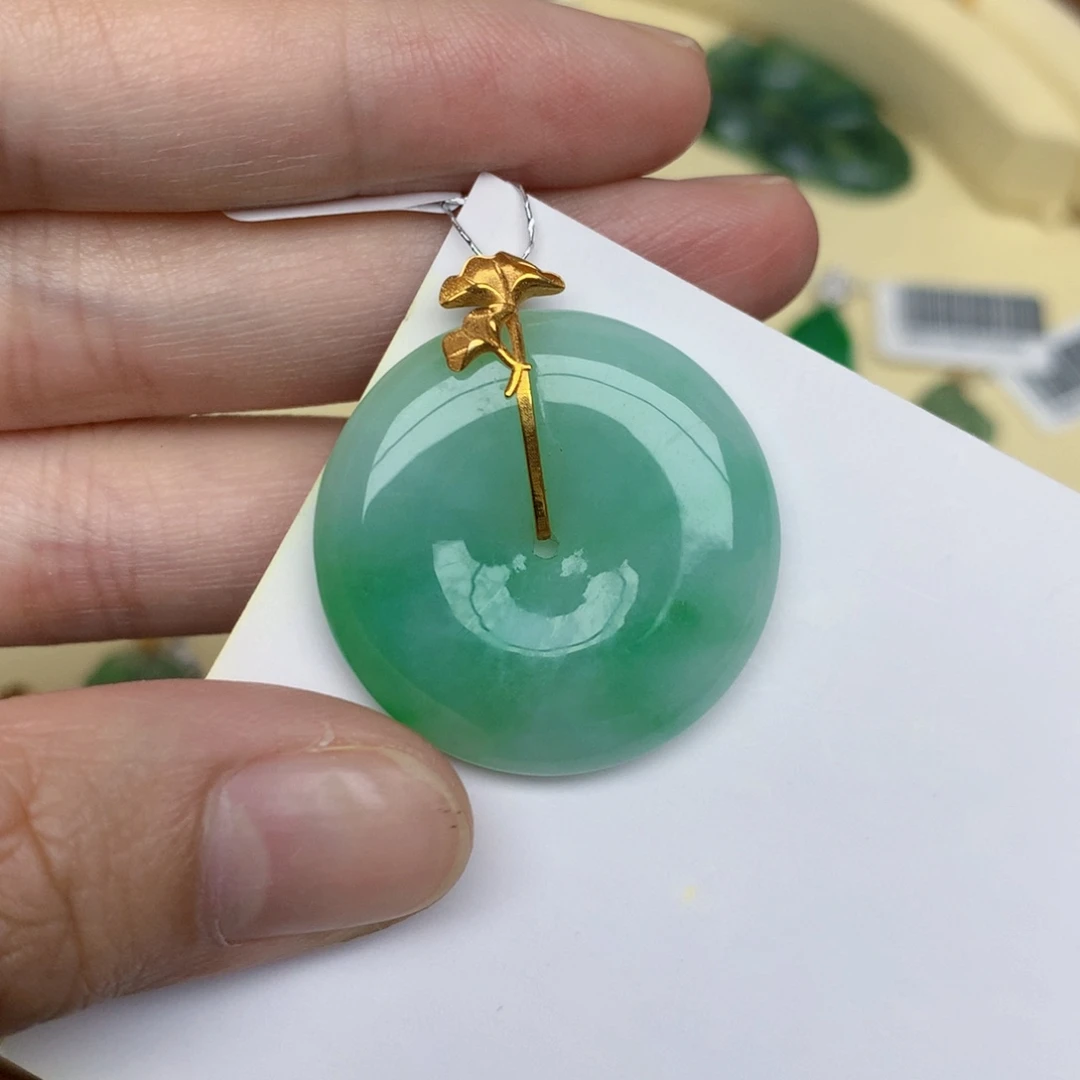 颈饰18K金镶嵌翡翠