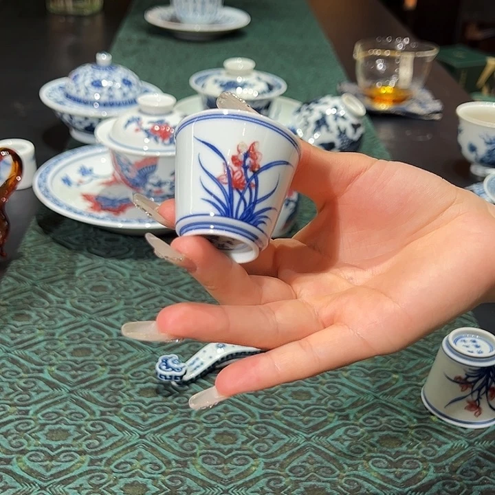 臻玉古坊原矿釉里红兰花杯