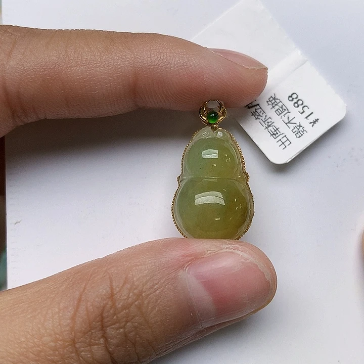 颈饰18K金镶嵌翡翠天然翡翠