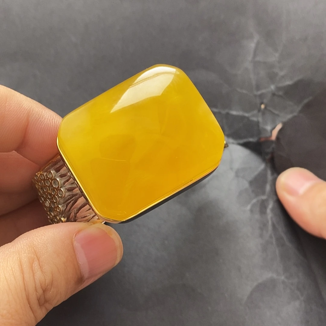 琥珀未镶嵌裸石吊坠