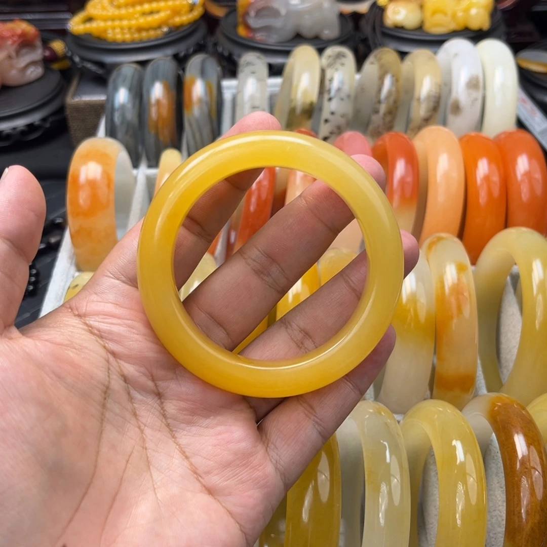 石英质玉（黄龙玉）手镯未镶嵌小**志