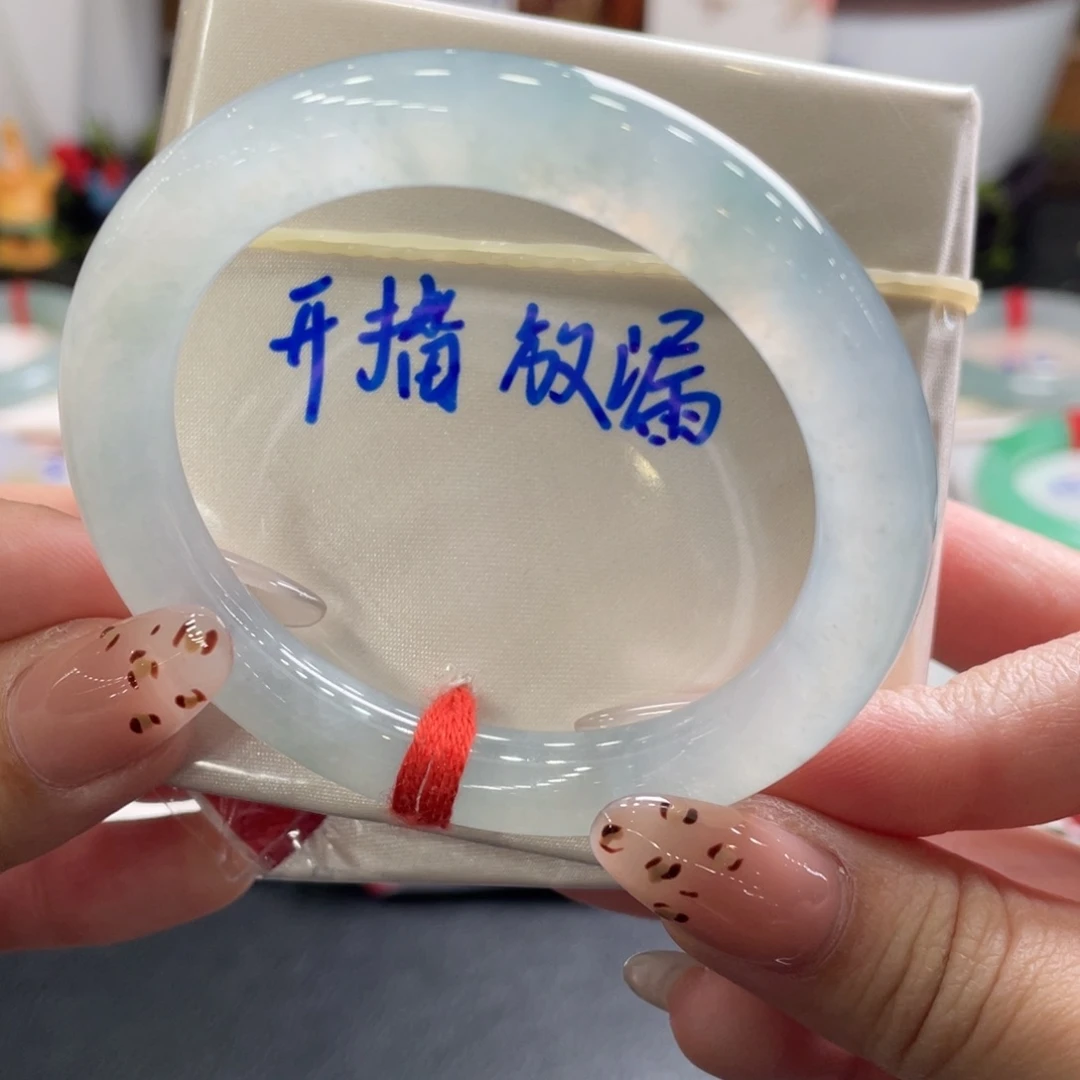翡翠未镶嵌手镯51.7圆 冰晴正冰起荧光