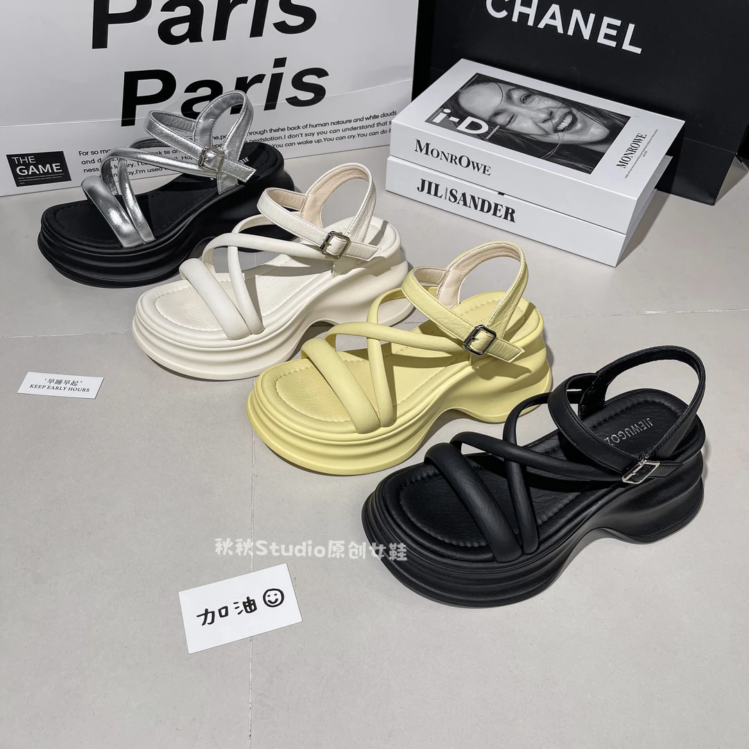 一字扣厚底凉鞋女2025夏季新款仙女风网红增高罗马鞋软底沙滩鞋女