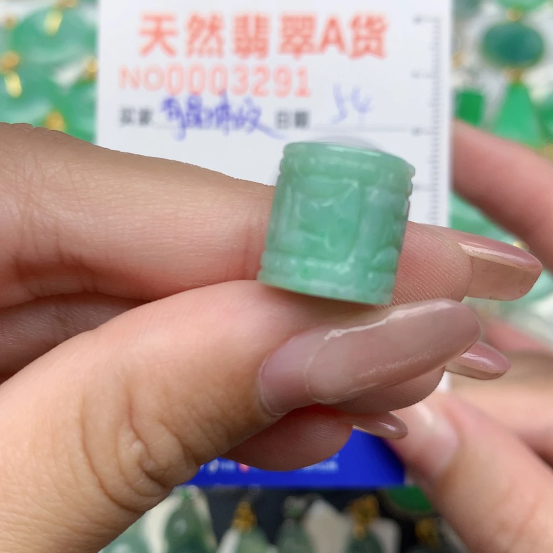 翡翠未镶嵌颈饰路路桶
