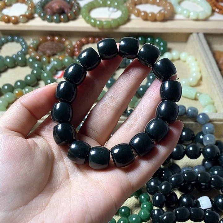 人***己和田玉(糖玉)未镶嵌手链