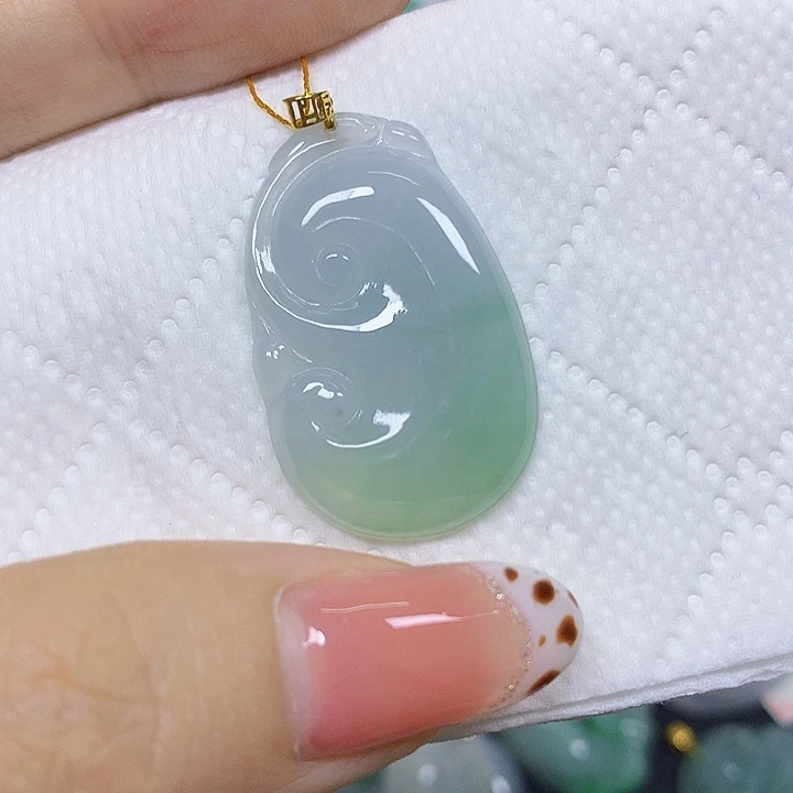 翡翠18K金镶嵌颈饰挂件