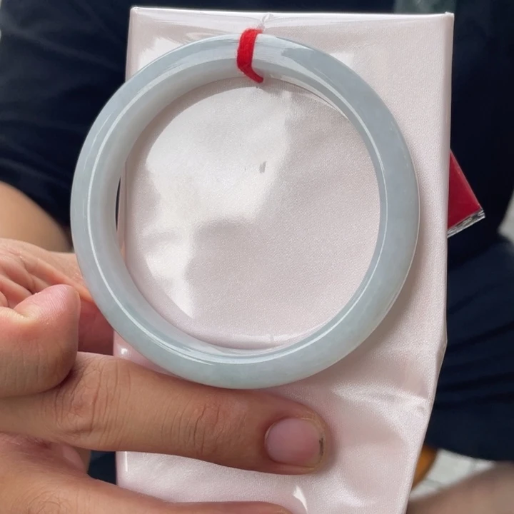 翡翠手镯未镶嵌翡翠意向金