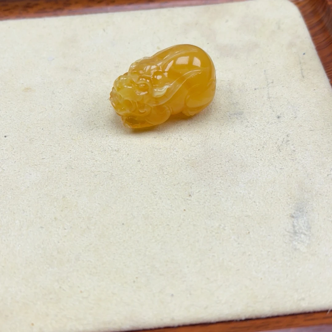 蜜蜡未镶嵌裸石貔貅