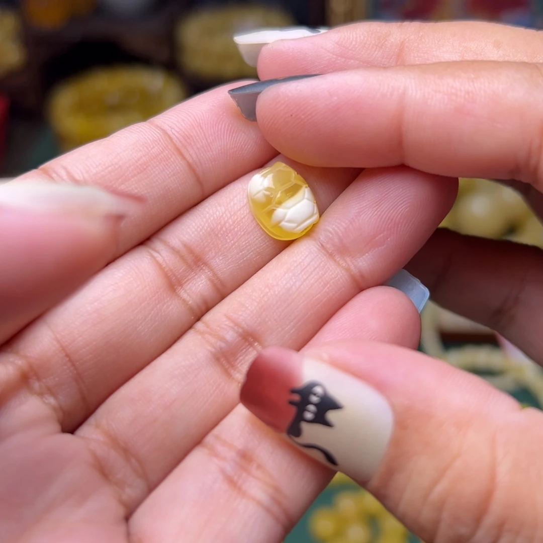 未镶嵌琥珀珠宝奇石