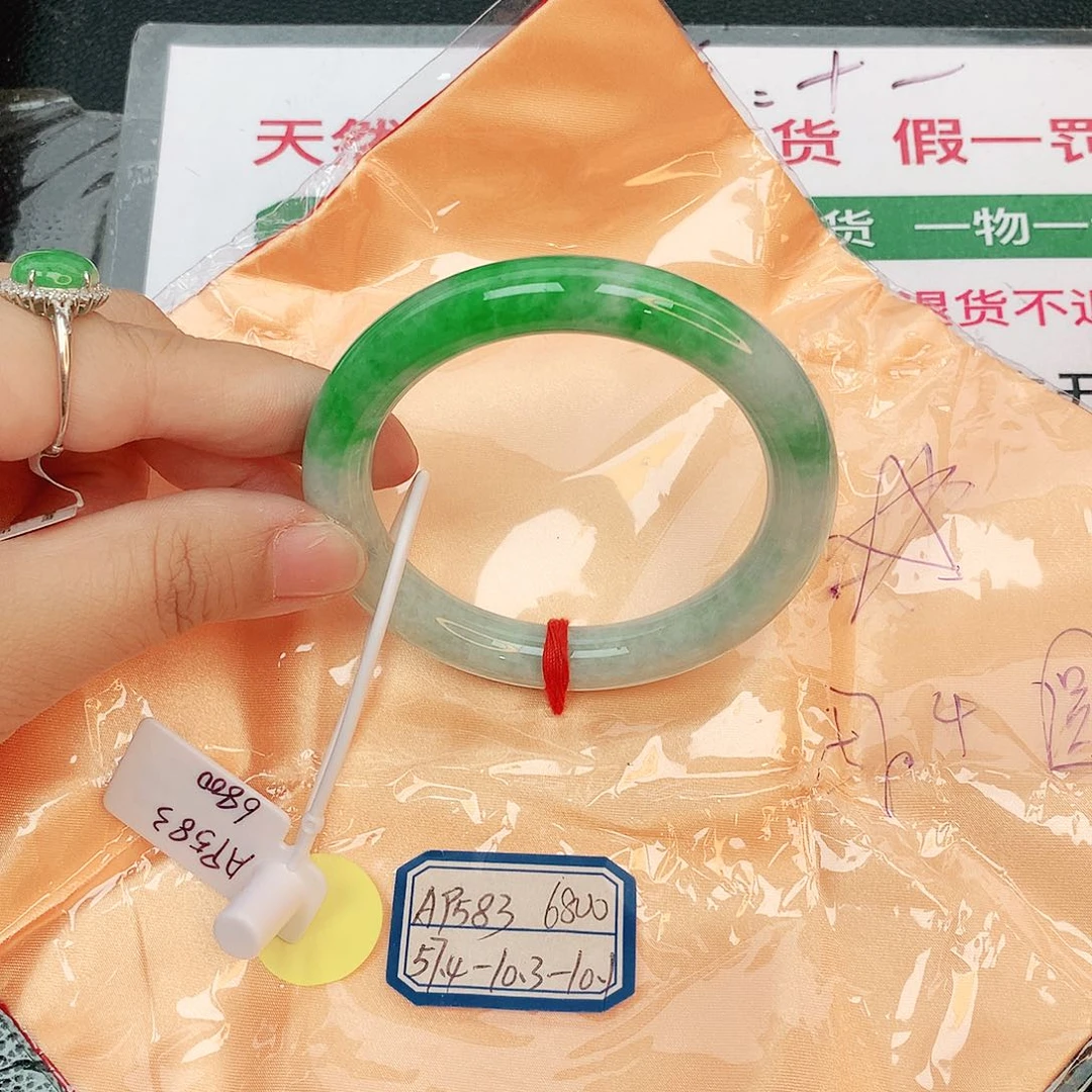 翡翠手镯未镶嵌缅甸翡翠
