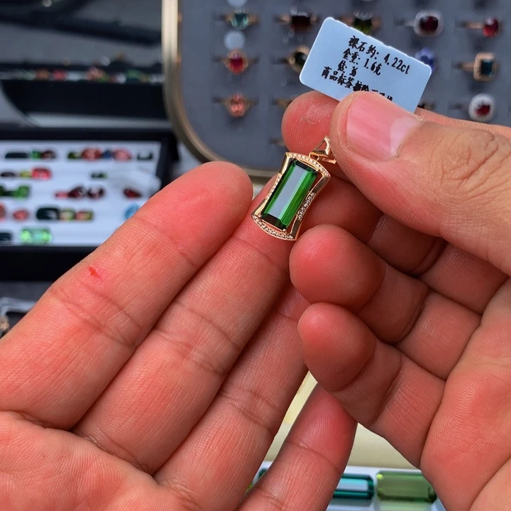 碧玺颈饰18K金镶嵌碧玺